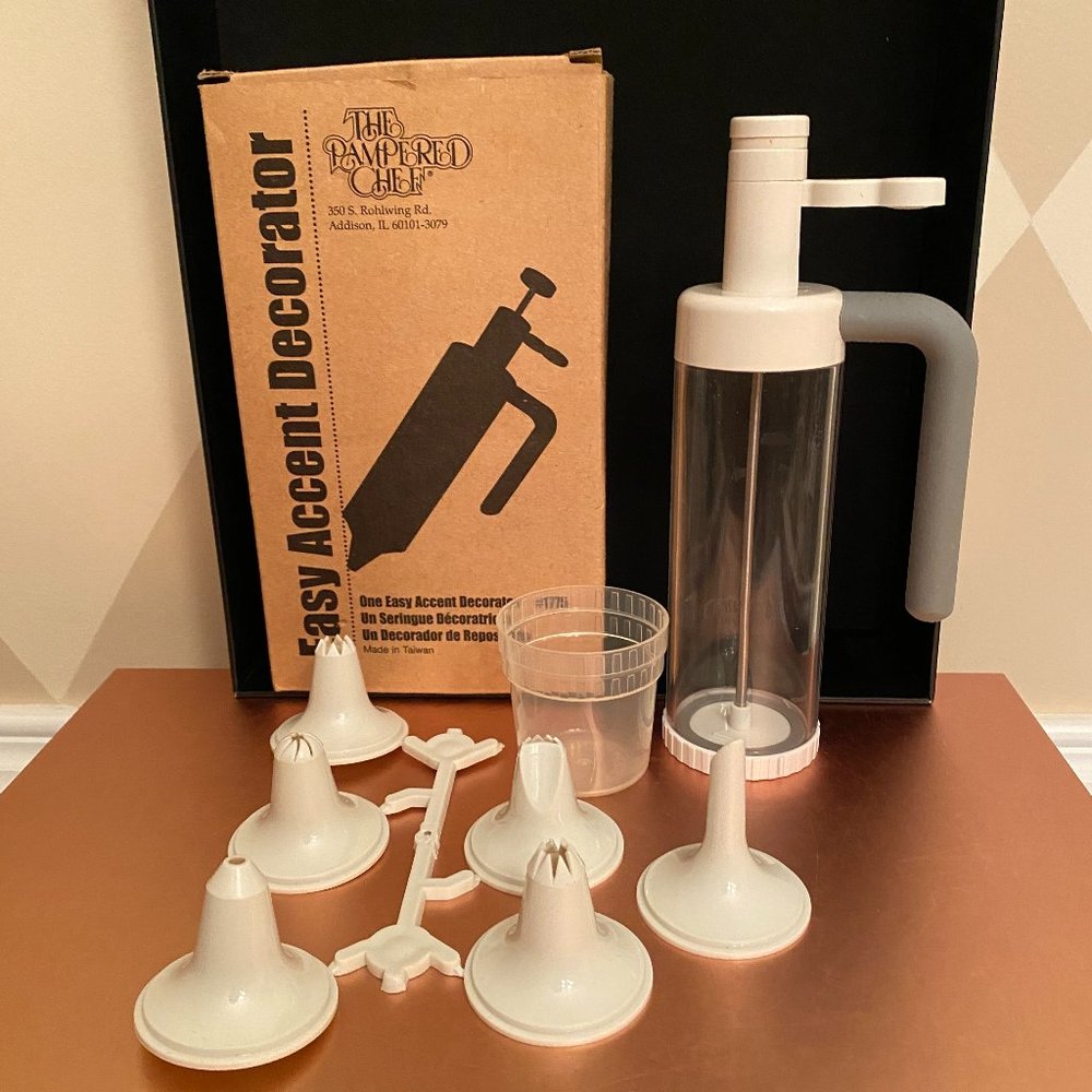 The Pampered Chef One Easy Accent Decorator #1775.